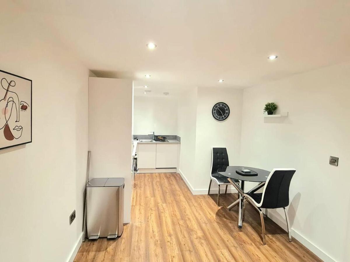 1-Bedroom Aprt In Salford- Freeparking- Sleeps3 Mánchester Exterior foto