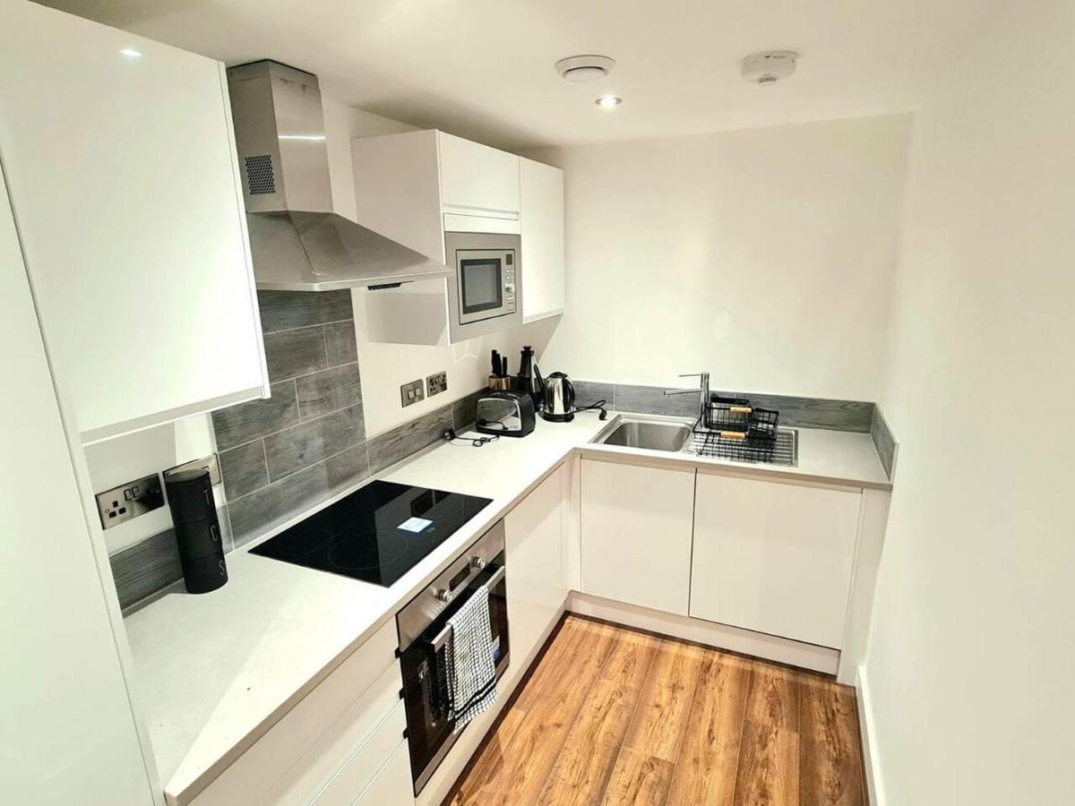 1-Bedroom Aprt In Salford- Freeparking- Sleeps3 Mánchester Exterior foto